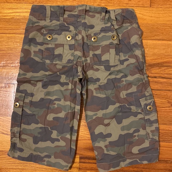 Old Navy Low Waist / Rise Y2K Camouflage Camo Cargo Shorts, size 1. - Picture 5 of 6